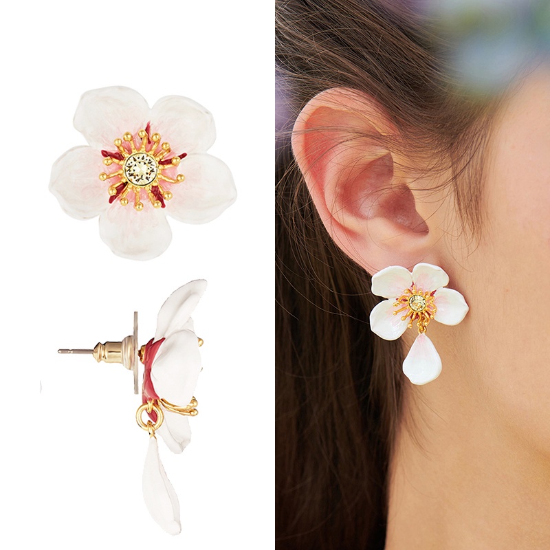 Anting Fashion Elegan Temperamen Bunga Sakura Putih Asimetris Gaya Baru Jepang Korea