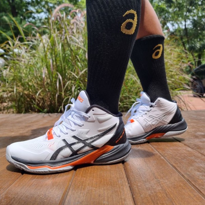 Sepatu Asics. Sepatu Bola Voli Sky Elite Ff Mt 2 Super Premium Import - putih oren, 40 25,5 cm