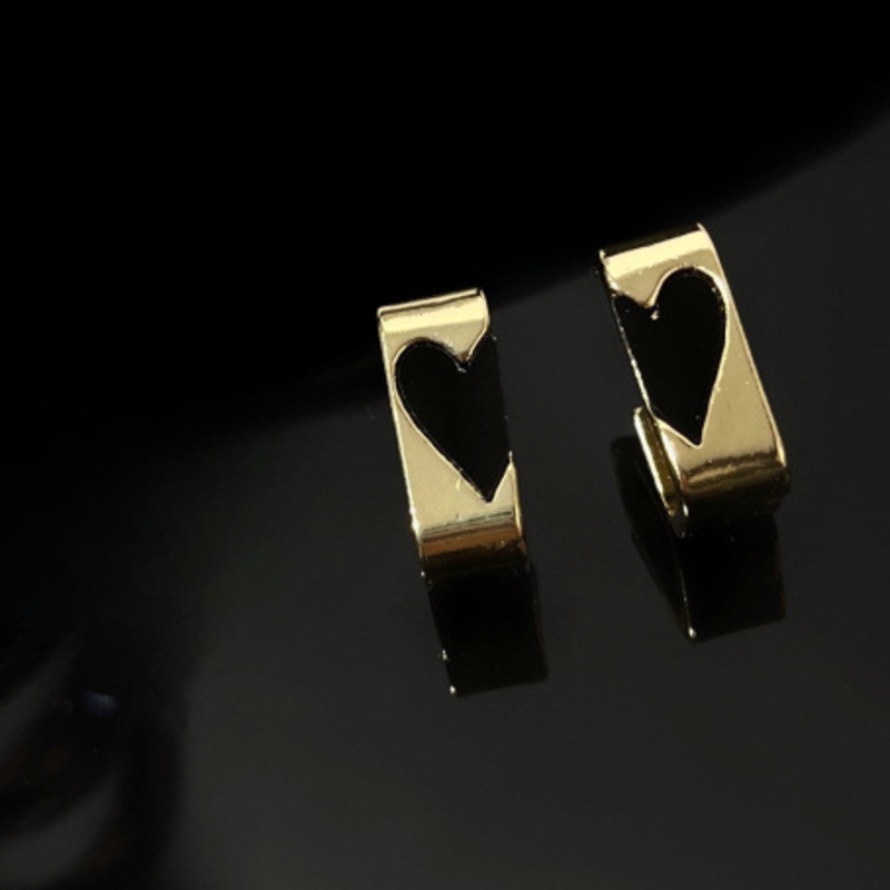 Anting Cinta Logam Aksesoris Telinga Kepribadian Fashion Sederhana