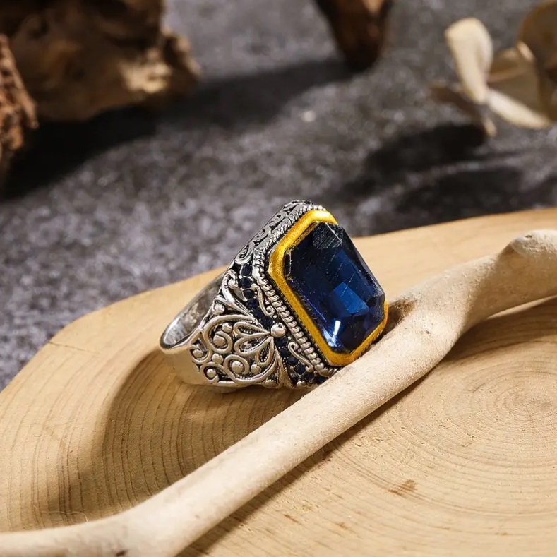 Cincin Bahan Titanium Steel Warna Silver Hias Batu Zircon Biru Gaya Vintagepunk Untuk Pria