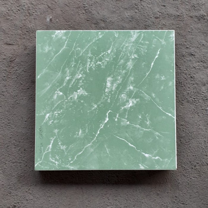 KERAMIK 40X40 HELICONIA GREEN GLOSSY - MULIA TILE