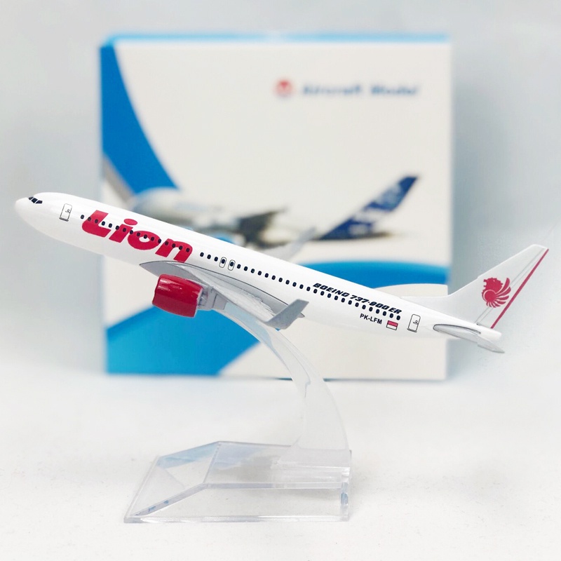 Lion Air B737 Model Pesawat Indonesia Lion Boeing 737 Diecast Bahan Metal Solid Ukuran 16CM