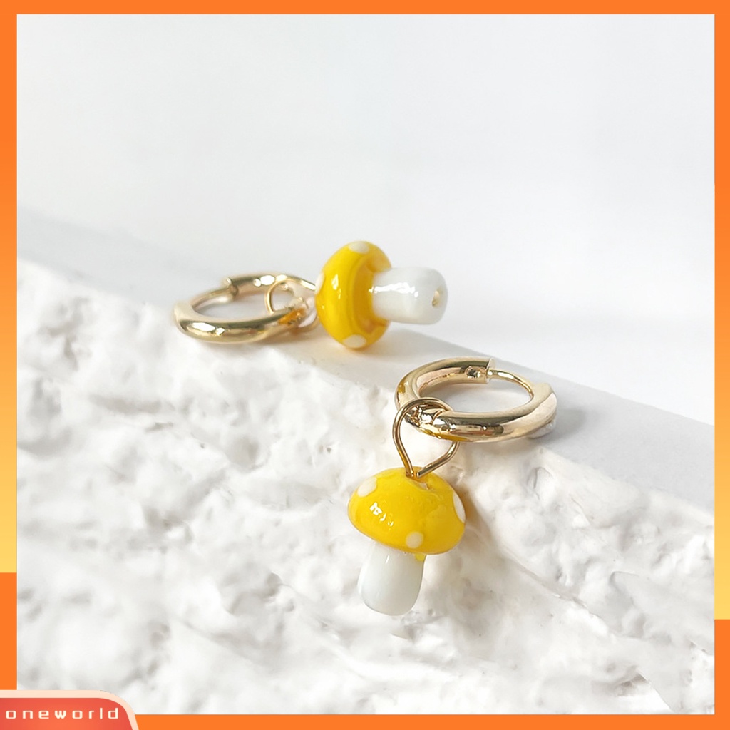 [WOD] 1pasang Anting Wanita Permukaan Halus Ringan Hias Tahan Lama Anti Cacat Manis Hidup Bentuk Jamur Huggie Earrings Women Ear Accessories