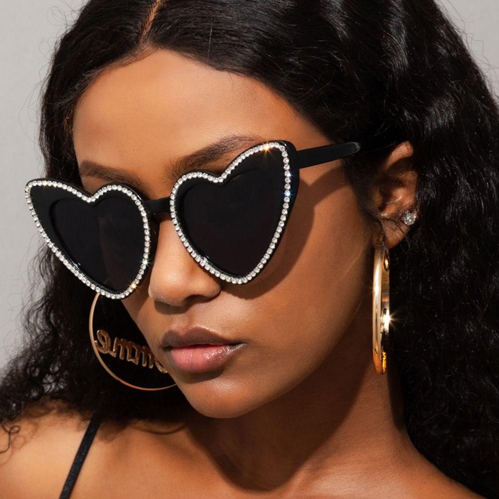 Lily Diamond Heart Sunglasses Trendy Kostum Perlindungan UV400 Kacamata Matahari Bersinar Hitam Untuk Unisex