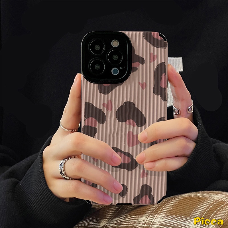 IPHONE Casing Jahitan Kontras Leopard Merek Trendi Kompatibel Untuk Iphone11 13 12 14 Pro MAX XR 7 8 Plus X XS MAX 7Plus Cinta Hati Tekstur Kulit Shockproof Cover