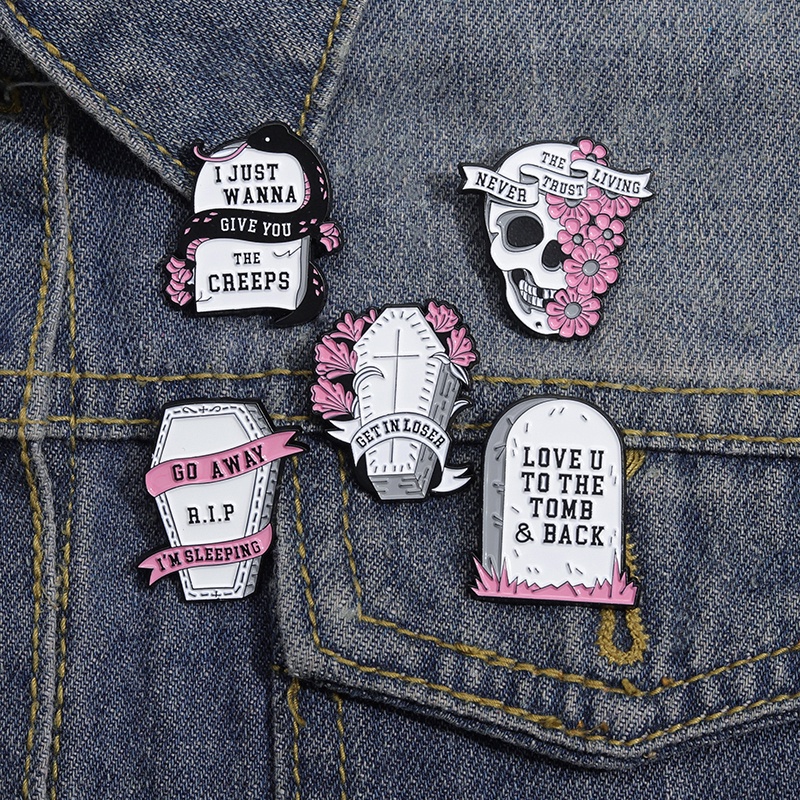 Gothic Batu Nisan RIP Enamel Pin Lencana Punk Tengkorak Peti Mati Bros Kerah Pin Lencana Halloween Perhiasan Hadiah