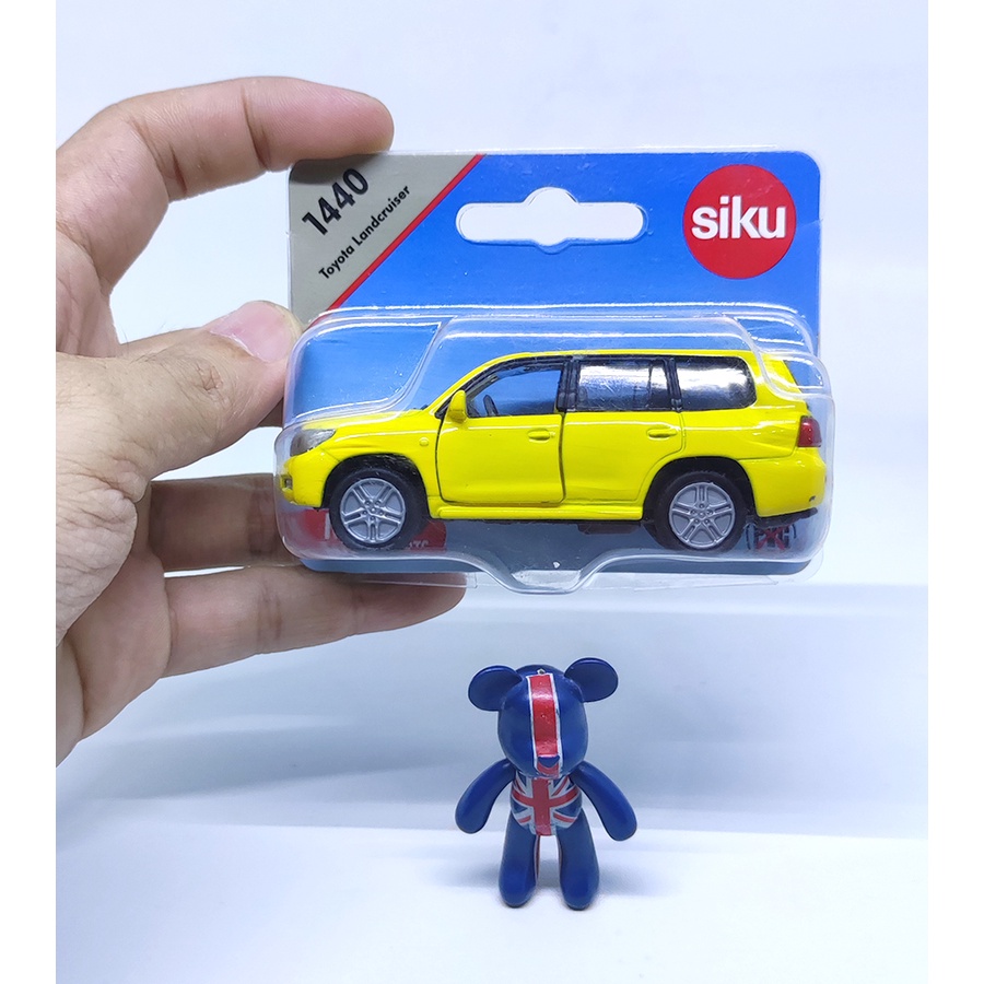 SIKU Diecast 1:64 Toyota Land Cruiser VX100 Yellow