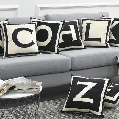 COVER SARUNG Bantal Sofa Print Motif Alphabet Huruf Black White Monochrome Hitam Putih  Aesthetic 45x45 cm - Pusa Kado Murah