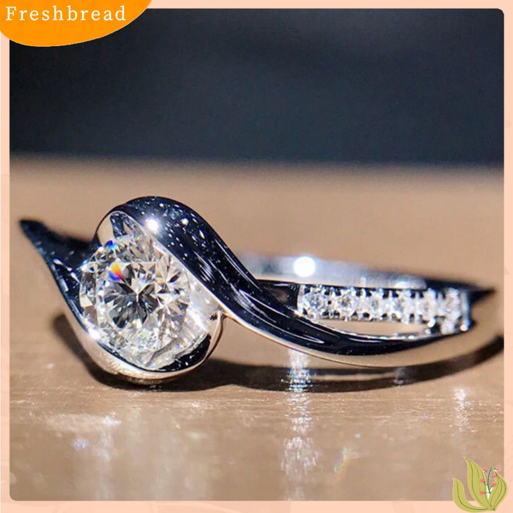 &lt; Freshbread &gt; Cincin Desain Geometri Indah Jari Band Wanita Berlian Imitasi Hias Perhiasan Hadiah Untuk Pesta