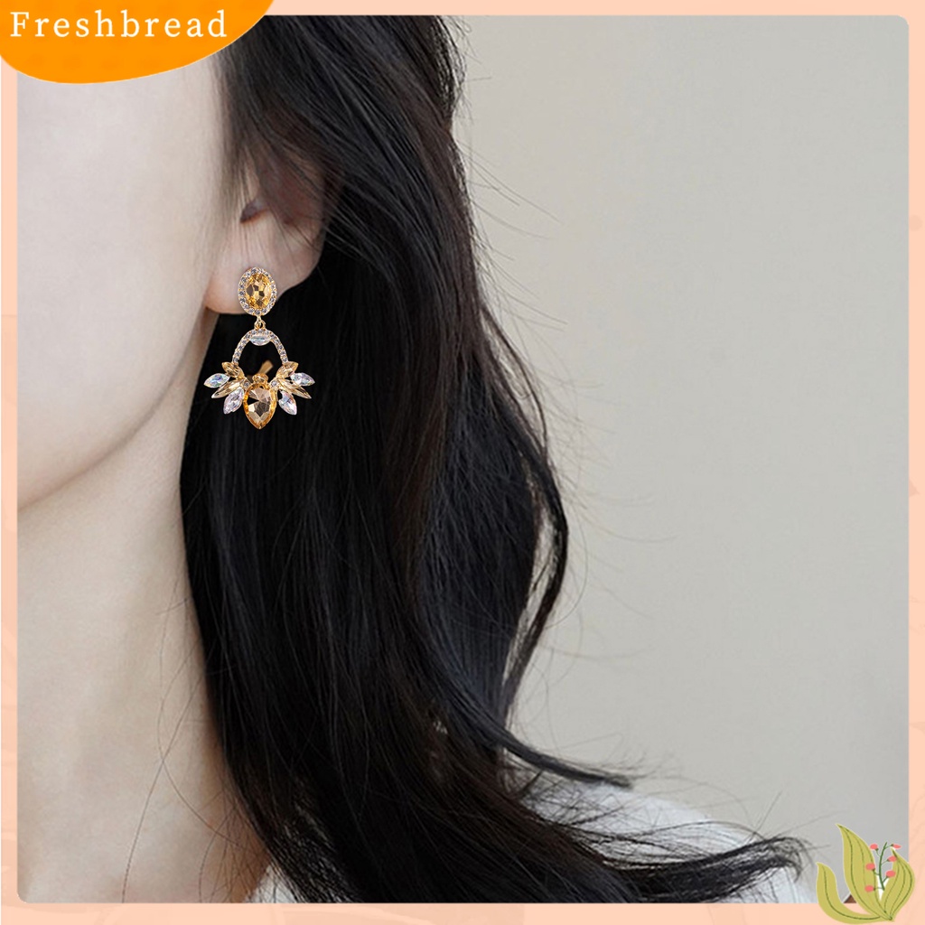 &lt; Freshbread &gt; 1pasang Anting Menjuntai Anti Alergi Hias Bentuk Daun Glittery Elegan Anting Tetesan Air Untuk Perjamuan