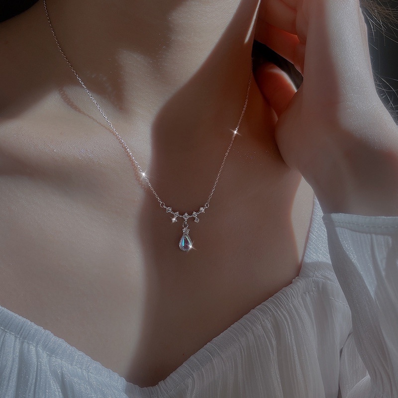 Kalung Dengan Liontin Air Mata Opal Untuk Wanita