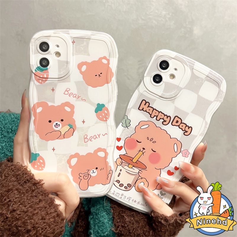 Casing Kompatibel Untuk iPhone14 13 12 11 Pro Max X Xr Xs Max8 7 6 6s Plus SE 2020 Gaya Beruang Kecil Yang Lucu Casing Ponsel Perlindungan Lensa Anti Jatuh Tepi Bergelombang Glossy Lembut Cover Pelindung