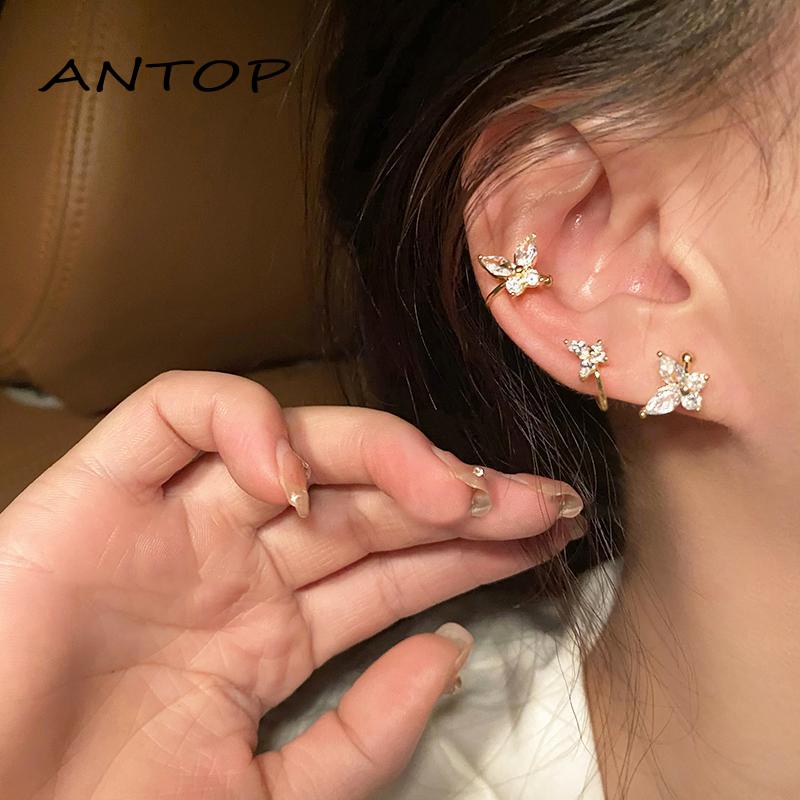 [antop] Anting Klip Desain Kupu-Kupu Kristal Warna Emas Gaya Korea Untuk Wanita