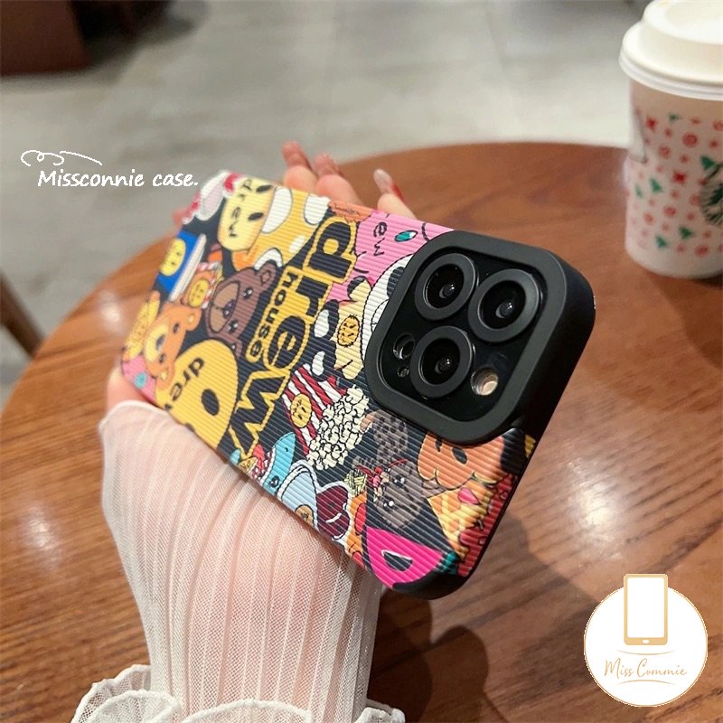 IPHONE Casing Rumah Drew Merek Trendi Kompatibel Untuk Iphone11 13 14 12 Pro Max Xr7 8 Plus X XS Max 7Plus Kartun Lucu Grafiti Beruang Smiley Tekstur Mewah Kulit Lembut Silicon Cover