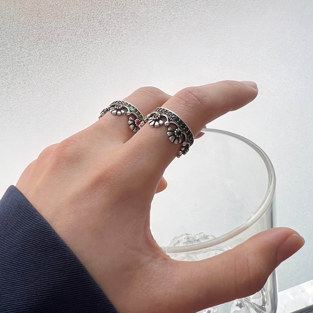 Goldkingdom Aksesoris Perhiasan Fashion Ready Stock INS Vintage Unik Cincin Mahkota Bunga Kepribadian Perempuan Zirkonium Hitam