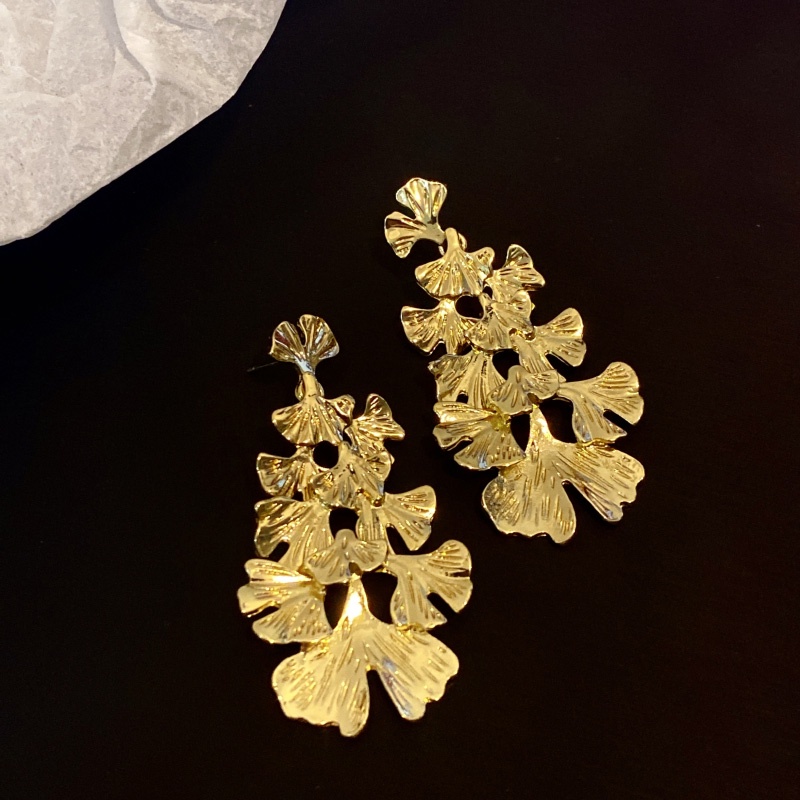 High-end Temperamen Berlebihan Desain Kepribadian Trendi Anting Daun Ginkgo Logam