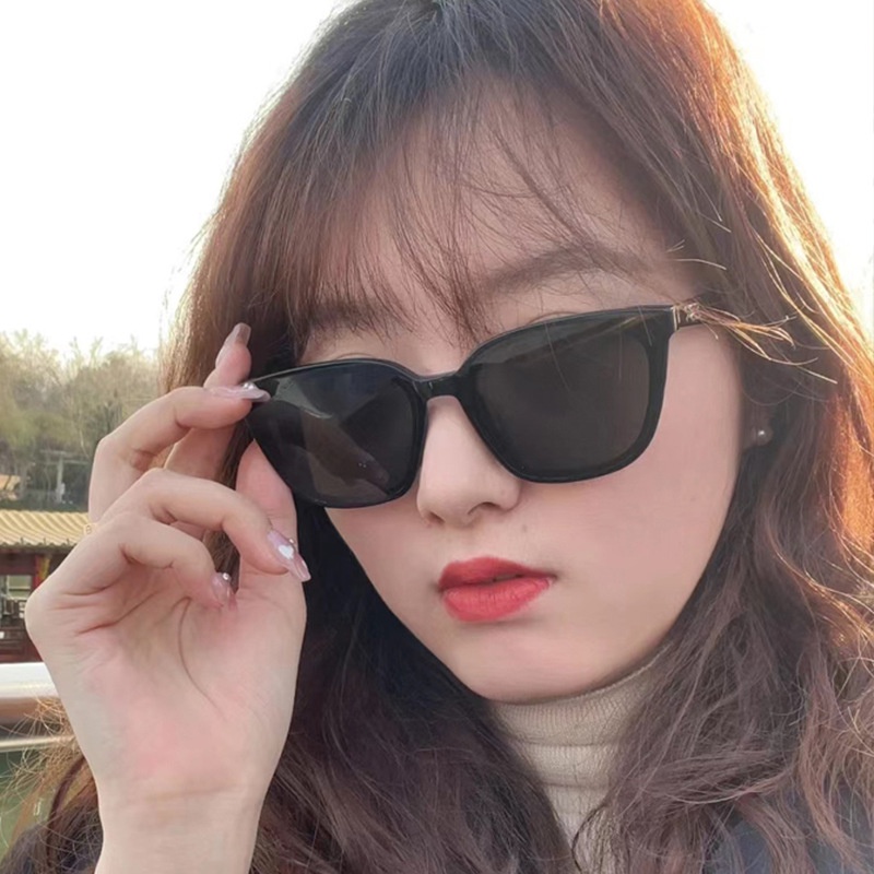 (YUZHU) Vintage Fashion Square Frame Staple Kacamata Hitam Wanita Fashion Korea Y2K Babes Premium Sense Sunglasses