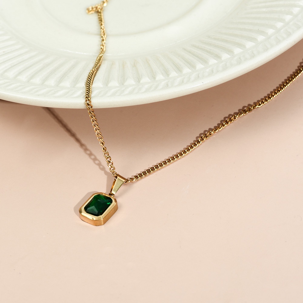 Women Retro Square Green Zircon Pendant Necklace/Ladies Titanium Steel Charm Necklaces/Kalung Klavikula Elegan/Kalung Rantai Kepribadian Perempuan/Kalung Choker Populer