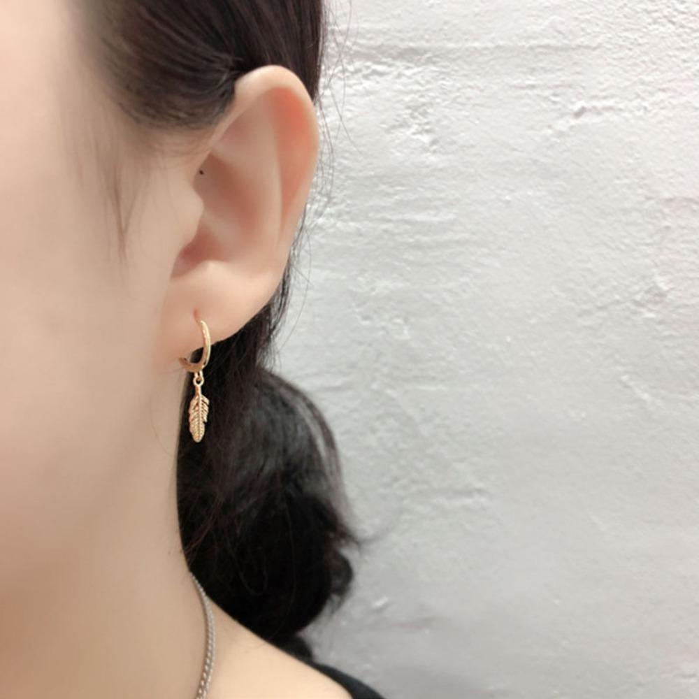 Lily 3pasang Anting Bulu Fashion Wanita Temperamen Sederhana