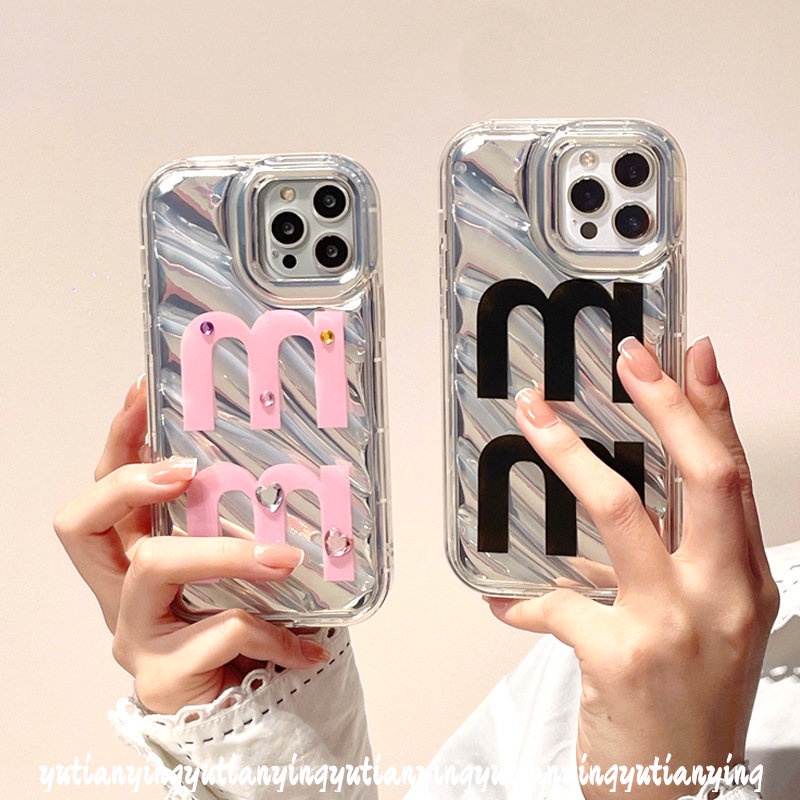 Simple Huruf M 3D Stereo Bergelombang Dengan Casing Stiker Hati Berlian Kompatibel Untuk IPhone XR X XS Max 7Plus 6 7 6s8 Plus 11 13 12 14 Pro Max SE 2020 Pink Pita Busur Soft Cover