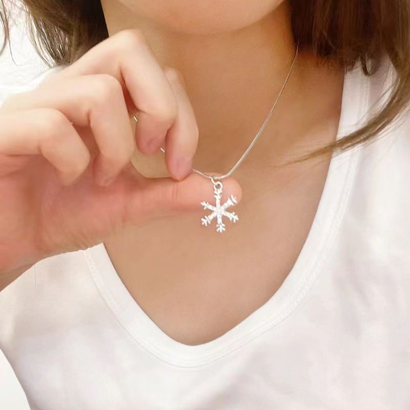 Jepang Korea Temperamen Bertabur Berlian Snowflake Pendant Kalung Wanita All-Match Ringan Mewah High-End Clavic