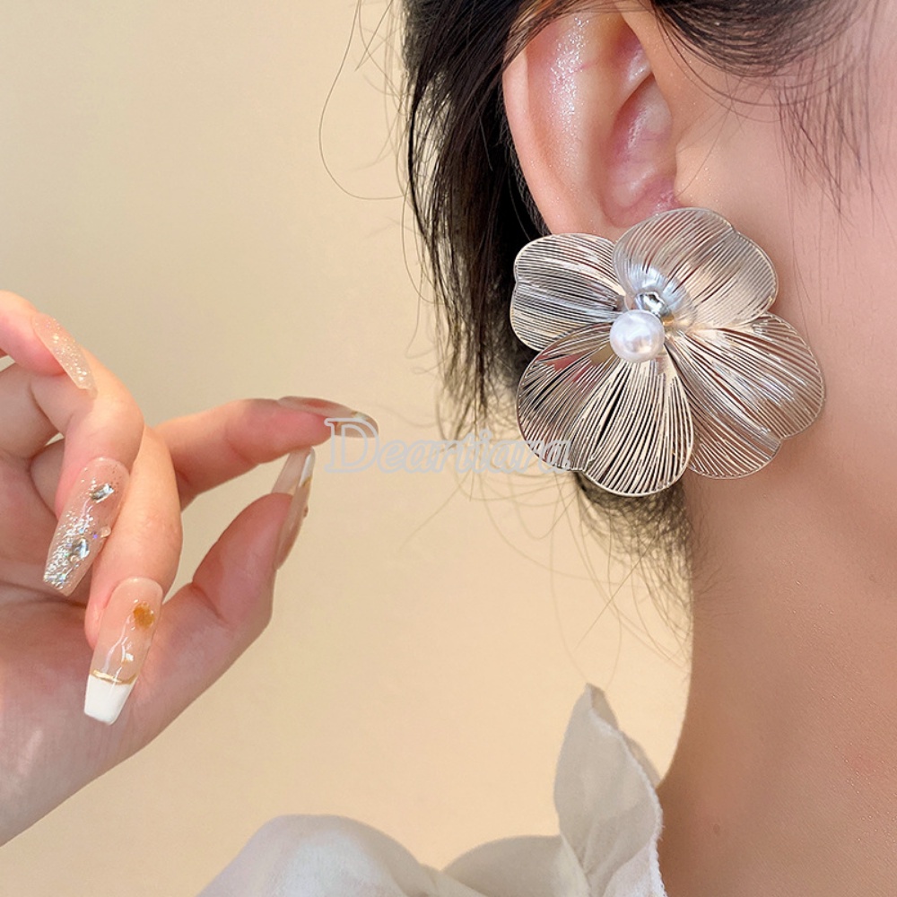 Modis Prancis Cahaya Mewah Melubangi Bunga Mutiara Anting Desain Fashion Anting Gaya Keren Anting-Anting