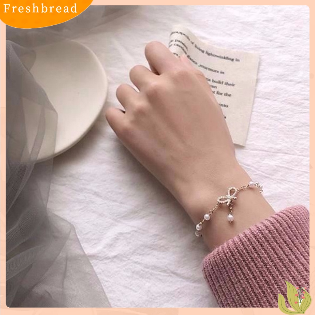 &lt; Freshbread &gt; Wanita Gelang Berlian Imitasi Manis Eye-catching Adjustable All-match Perhiasan Hadiah Geometris Wanita Busur Mutiara Imitasi Pesona Gelang Tangan Rantai Untuk Kehidupan Sehari-Hari