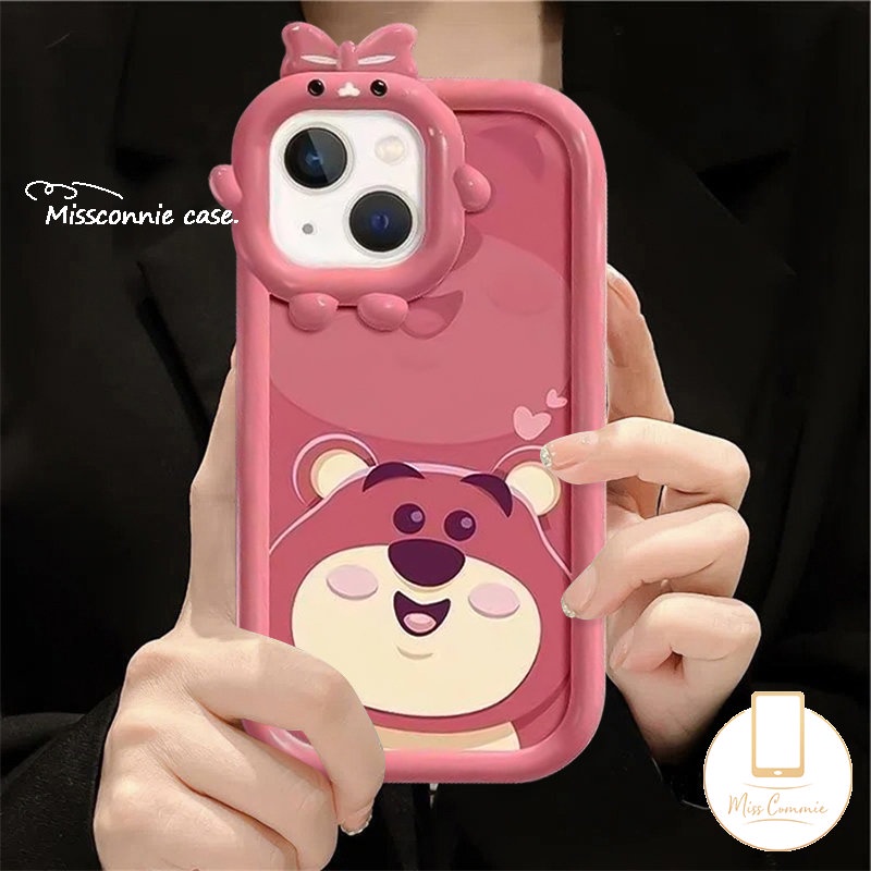 IPHONE Case Lensa Monster Kecil Ikatan Simpul 3D Kompatibel Untuk Iphone13 11 14 12 Pro Max 7Plus XR 87 6s 6 Plus XS Max X SE 2020 Pasangan Kartun Strawberry Bear Cute Manyo Soft Tpu Cover
