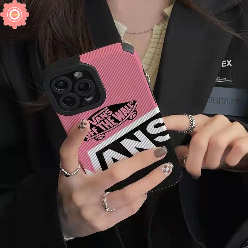 Casing Ponsel Pasangan V-A-N-S Lattic Merek Trendi Kompatibel Untuk iPhone 7Plus 11 12 14 13 Pro MAX XR X XS Max7 8 Plus 8Plus Lembut Shockproof Tekstur Kulit Mewah Case Cover