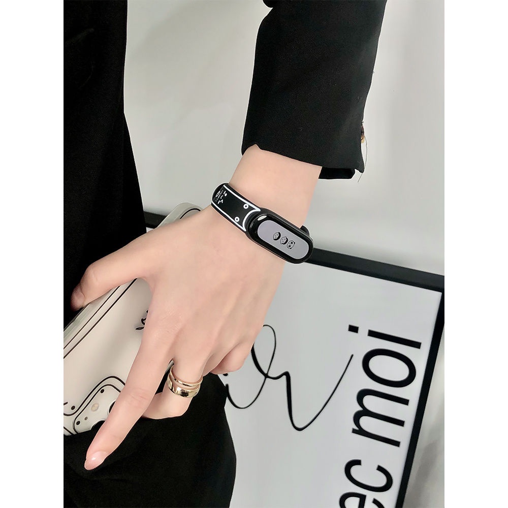 Upgrade Your Xiaomi Mi Band 6/5 with this Black Watch Band Xiaomi Mi Band 6/5 with this Black Watch Band Stylish Black Watch Band Compatible with Xiaomi Mi Band 3/4