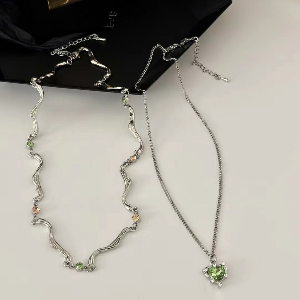 Musim Panas Gaya Baru Manis Keren Hijau Cinta Kalung Wanita Berlapis Ganda High-End Cahaya Mewah Desain Niche Rantai Klavikula