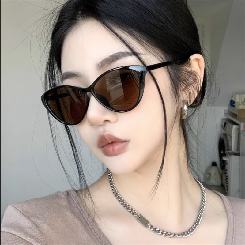 We Flower Korean Trendy Lensa Coklat Besar Mata Kucing Kacamata Hitam Untuk Wanita Pria Chic UV400 Melindungi Kacamata Anti Radiasi Aesthetic Shades Outdoor Liburan Mengemudi Eyewear