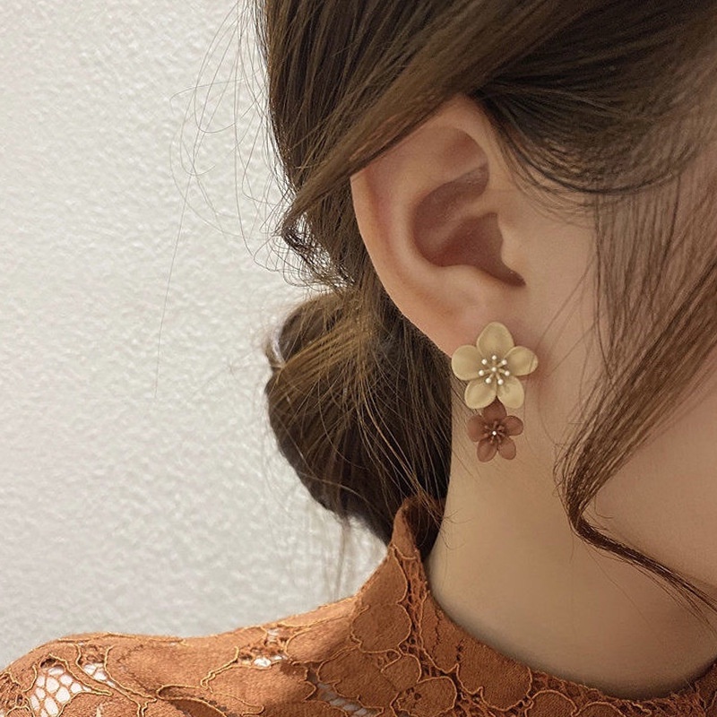 Anting Giwang Telinga Model Bunga Khaki Series Untuk Wanita Elegan Manis Perempuan