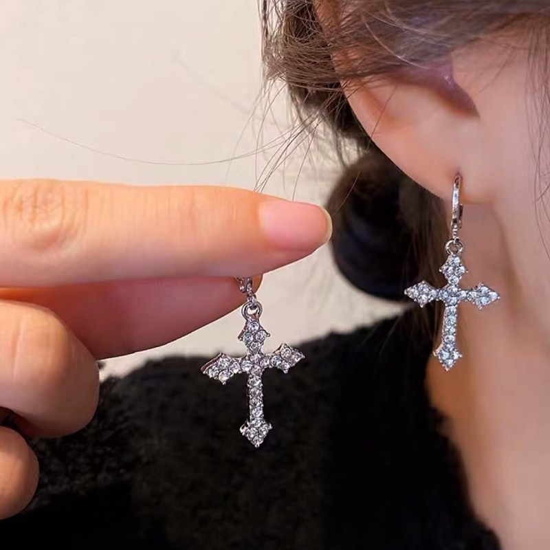 Kepribadian Vintage Punk Drop Earrings Keren Berlian Imitasi Zirkon Cross Anting Gaya Hip Hop Alloy Lingkaran Tindik Menjuntai Anting Fashion Harian Ulang Tahun Perhiasan Anting Hadiah