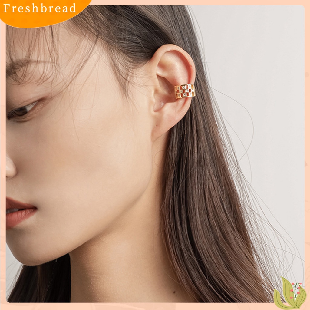 &lt; Freshbread &gt; 1pasang Anting Wanita Desain Kotak-Kotak Kepribadian Berongga Temperamen High-end Dress Up Hypoallergenic Non Piercing Telinga Klip Anting Perhiasan Fashion