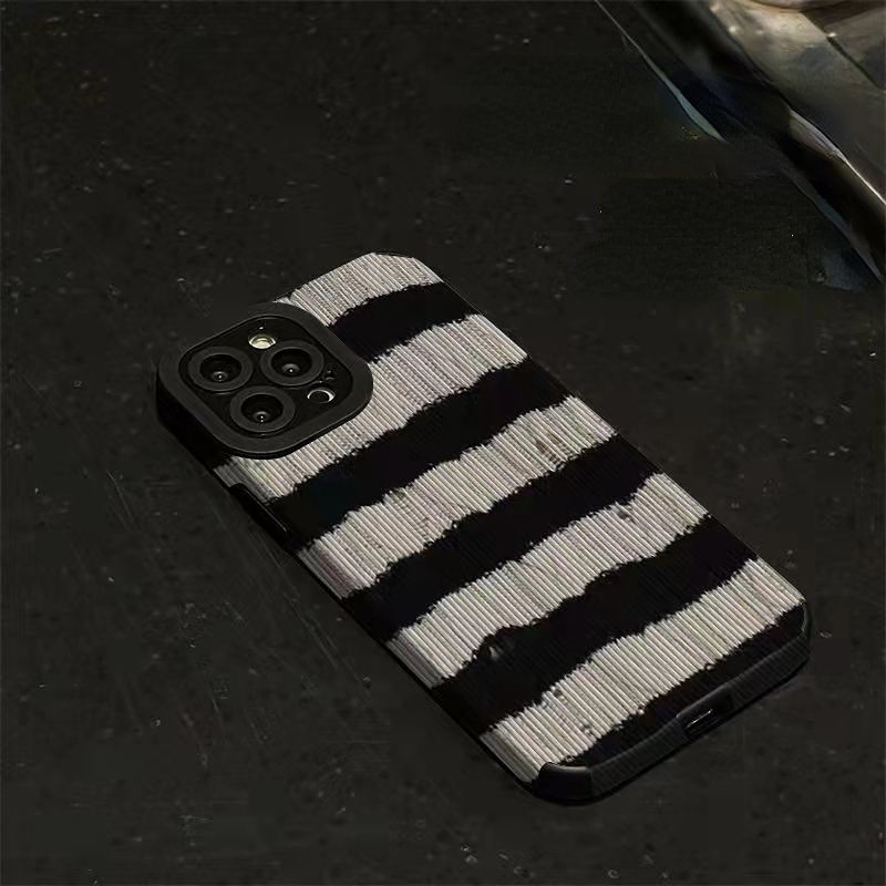 【Lamb Skin】Black and White Sweater Leather Soft Case for IPhone 6S 7 Plus 8 Plus X XS XR XS Max 11 13 12 14 PRO Max 14 Plus 12 13 Mini Ins Fashion Twisted Stripe Girl Women's Gift