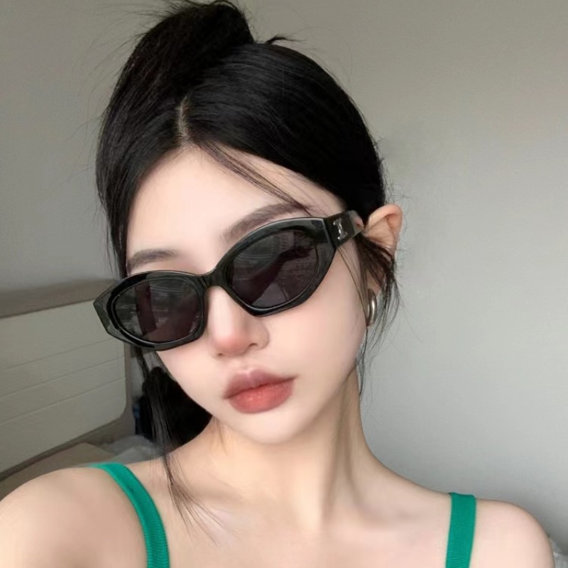 (YUZHU) Kacamata Hitam Bingkai Oversized Bentuk Mode Vintage Baru Rasa Hitam Musim Panas Mengemudi Tabir Surya Sunglasses Untuk Wanita