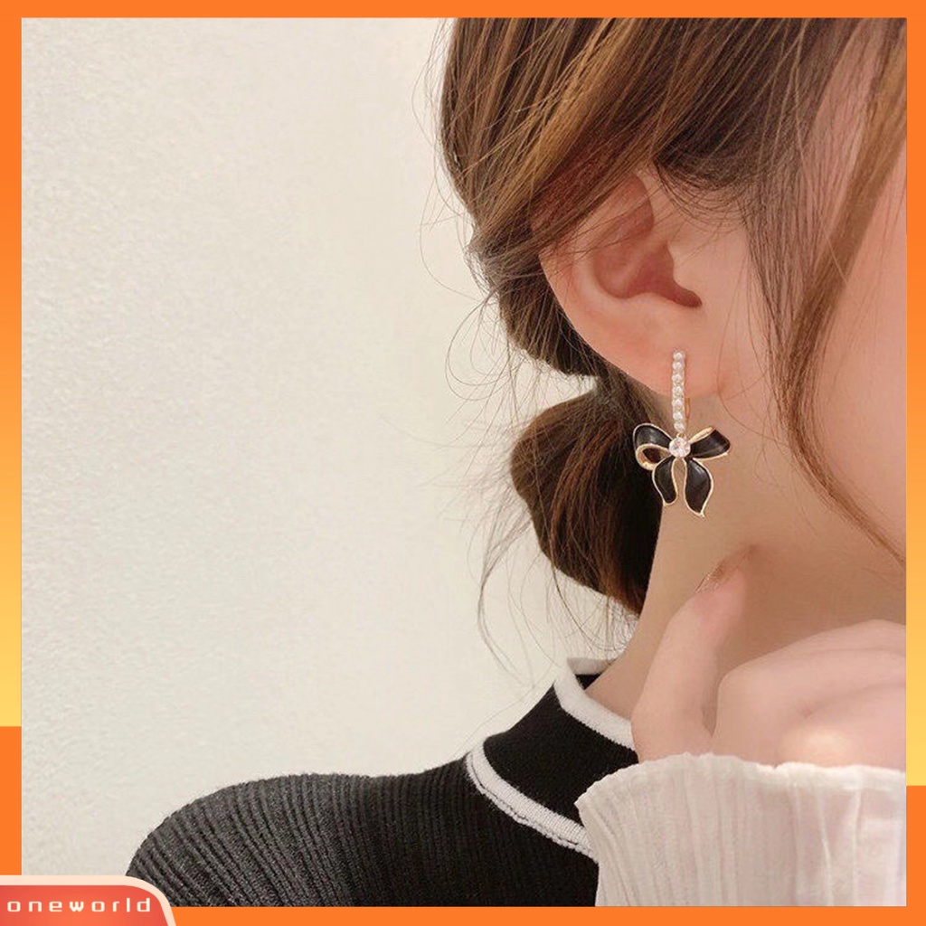[EONE] 1pasang Drop Earrings Temperamen Mutiara Imitasi Cahaya Mewah Geometris High Gloss Berdandan Indah Halus Kupu-Kupu Liontin Hoop Earrings Aksesoris Wanita
