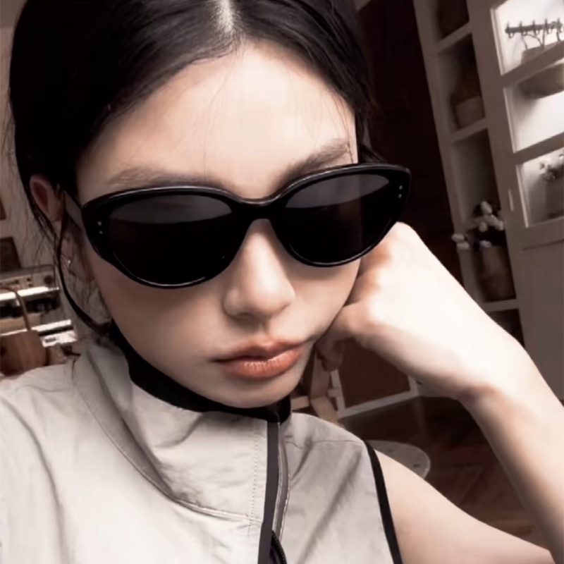 Roselife Trendy Jackson Wang Shades Mix White Black UV400 Protect Cat Eye Sunglasses Untuk Wanita Pria Unisex Aesthetic Shades Retro Kacamata Anti Radiasi Outdoor Vcation Driving E