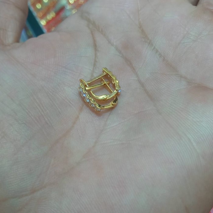 Anting emas  kadar 700 anting wanita