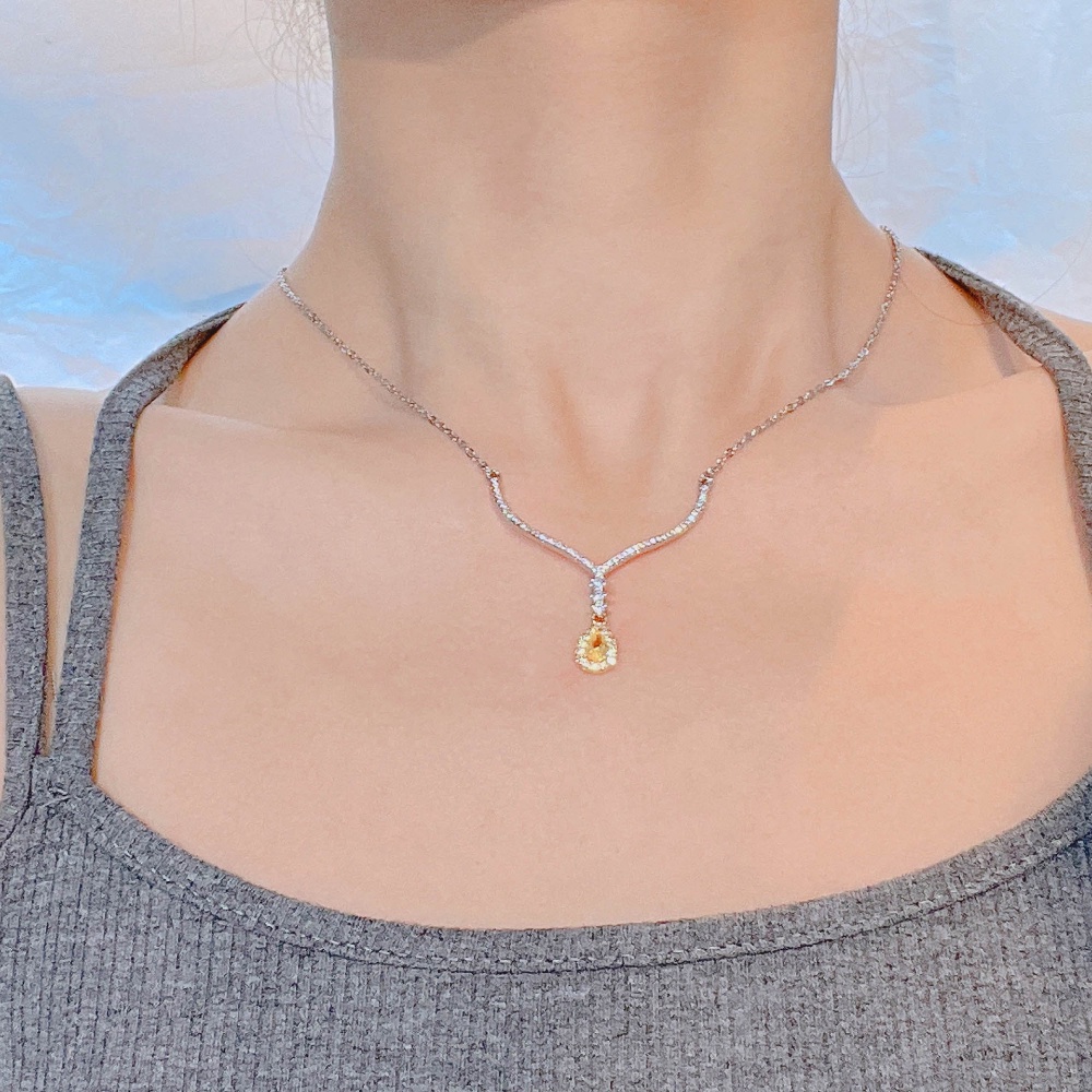 Fashion V-Shaped Water Drop Pear Shaped Yellow Diamond Kalung Cahaya Mewah Harian Warna-Warni Harta Karun Liontin Kerah Rantai Perempuan