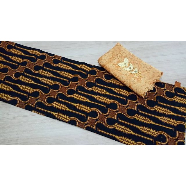 Kain Batik Laweyan Solo motif parang hitam ( Sogan )