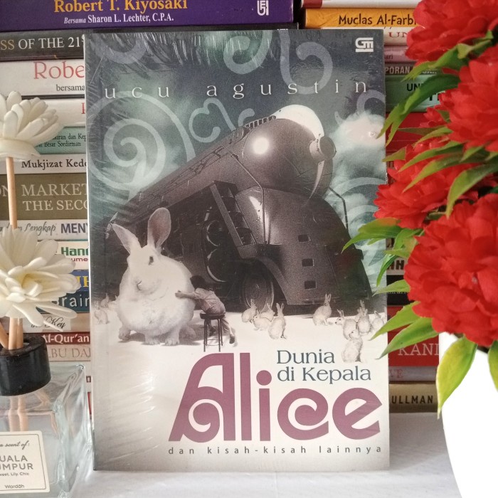 ORIGINAL BUKU DUNIA DI KEPALA ALICE by Ucu