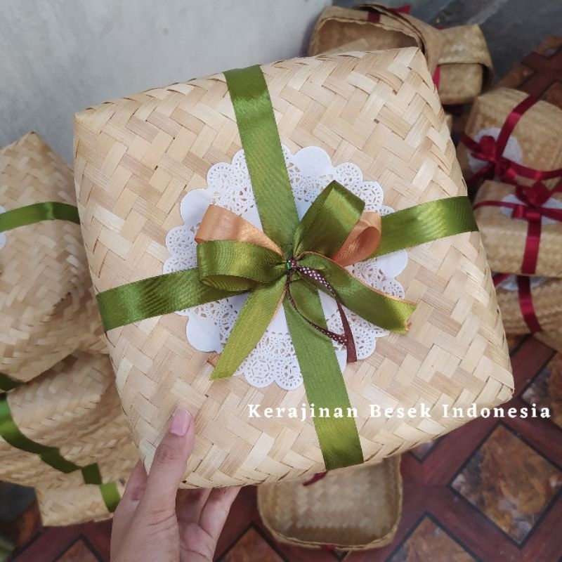 

Sepasang besek aneka ukuran pita cantik Box nasi Besek nasi Besek snack Besek tradisonal murah Hantaran ulang tahun pernikahan