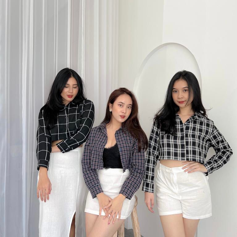 LADERIA FLANNEL CROP SHIRT