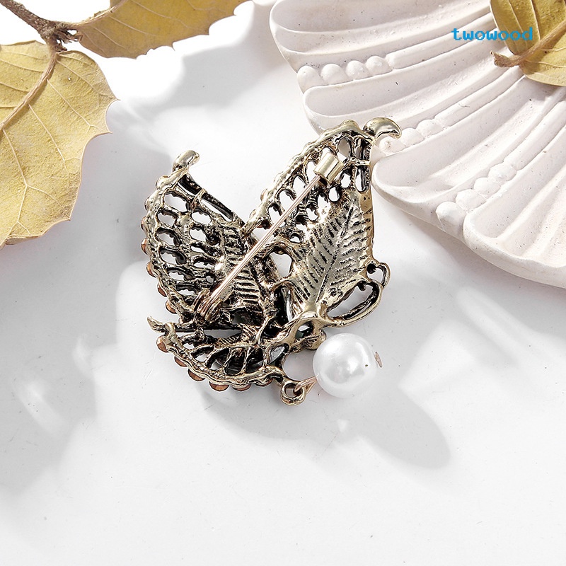 Twowood Butterfly Pearl Brooch Berlian Imitasi Bros Sweater Mutiara Korsase Logam Butterfly Brooch