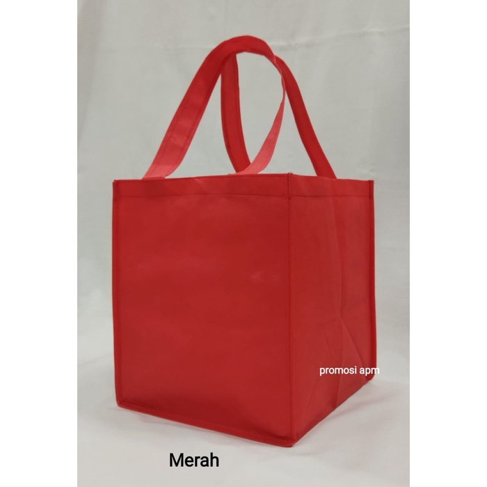 

Tas Spunbond Kotak Ukuran 30x30x30 Tas Jahit - Maroon