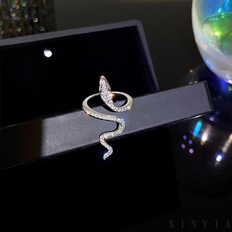 Cincin Jari Desain Ular Aksen Kristal Bahan Zirkon Warna Silver Untuk Wanita
