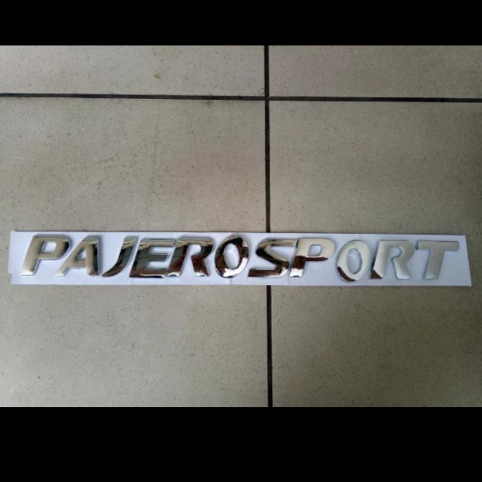 Emblem mobil pajero sport