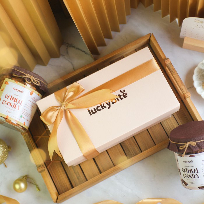 

✨NEW✨ -Hampers / Gift Box / Kado - Semi Hardbox - Oat Cookies 2 Jar + Pita- 1.1.23